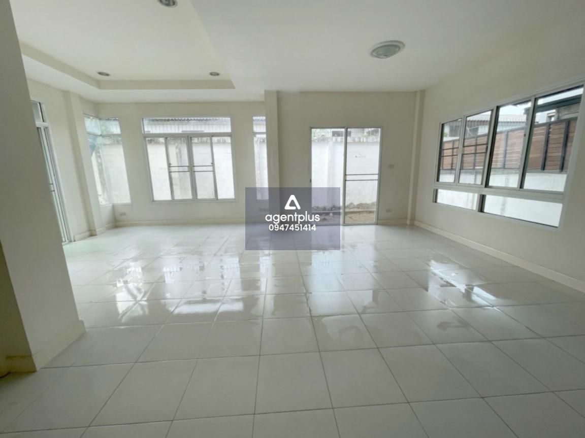 ขายบ้านเดี่ยว 2 ชั้น โครงการเศรษฐสิริ วงแหวน-รามอินทรา ทำเลติดถนนวงแหวนตะวันออก เชื่อมต่อถนนเสรีไทย ถนนรามอินทรา ถนนรามคำแหง และถนนพระราม 9 เดินทางสะดวก