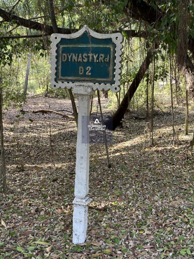 ขายที่ดินเปล่า อยู่ติดสนามกอล์ฟไดนาสตี้ ทำเลศักยภาพ เหมาะสำหรับลงทุนหรือพัฒนาโครงการ เดินทางเข้า-ออกสะดวก ใกล้แหล่งชุมชน วัดดอนสามสิบ โรงเรียนวัดลานคา เทศบาลตำบลบางเลน