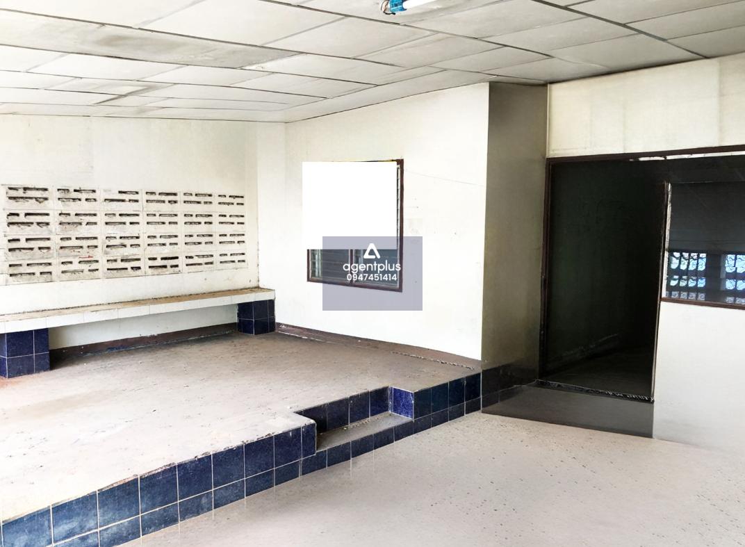 ทาวน์เฮ้าส์ชั้นเดียว อยู่ในแหล่งชุมชน การคมนาคมสะดวก สาธารณูปโภคครบ สภาพแวดล้อมโดยรอบ อยู่ในย่านที่อยู่อาศัยหนาแน่นน้อย แนวโน้มความเจริญ