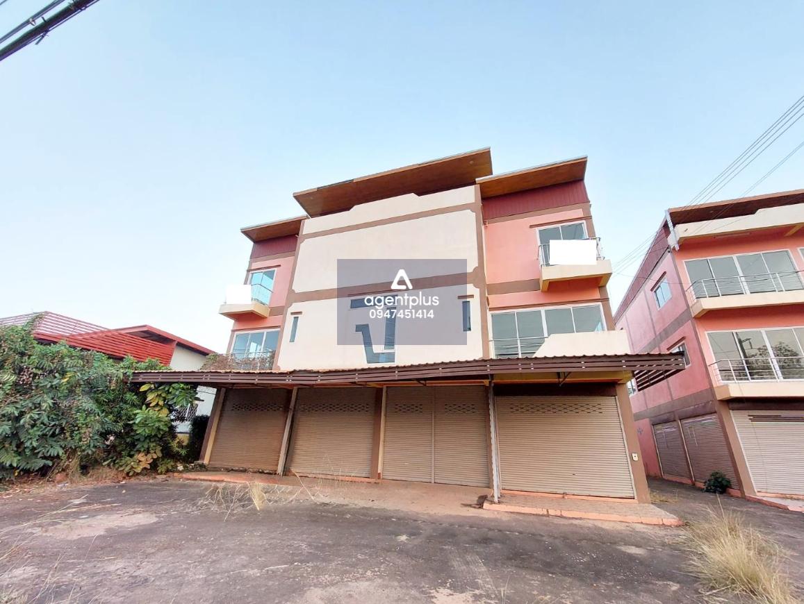 ขายอาคารพาณิชย์ 3 ชั้น 1 คูหา คำตากล้า สกลนคร อาคารพาณิชย์ขนาดใหญ่ เหมาะทั้งทำธุรกิจและอยู่อาศัย