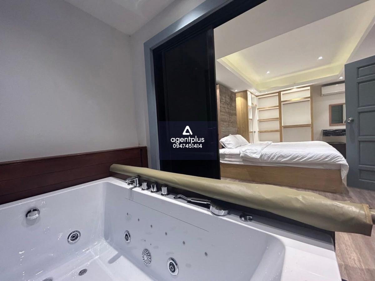 ให้เช่าทาวน์เฮ้าส์ทำกิจการ ระยะยาว แถวเขาพระตำหนัก ทรงนอดิกส์ วิวทะเล มีสระขนาดใหญ่