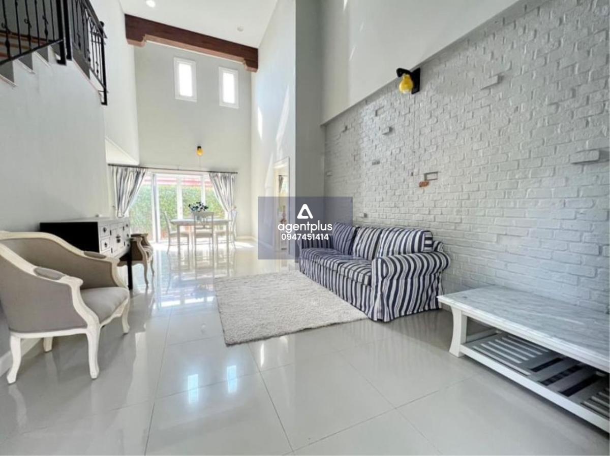 Silk Road village House For sale 7,500,000 million baht 3 bedroom 2 bahtroom size 200 sqm. fully furnished Place is very close to Jomtien beach. not far from Big C, Tesco Lotus & Makro, House available for Sale. Also playground for children, club house, c