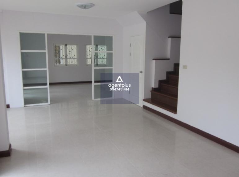 บ้านเดี่ยว 2 ชั้น วิจิตราธานี บางนา-ตราด ทำเลที่สะดวกต่อการเดินทาง โดยสามารถเข้า-ออกได้จาก ถนนบางนา-ตราด (ทางหลวงหมายเลข 34)