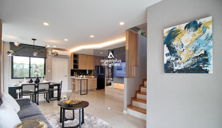 ขายบ้านแฝด ลุมพินี ทาวน์วิลล์ ลาดกระบัง - สุวรรณภูมิ บ้านพร้อมอยู่ สภาพดี ฟังก์ชันครบทำเลดี เดินทางสะดวก ใกล้สนามบินสุวรรณภูมิ