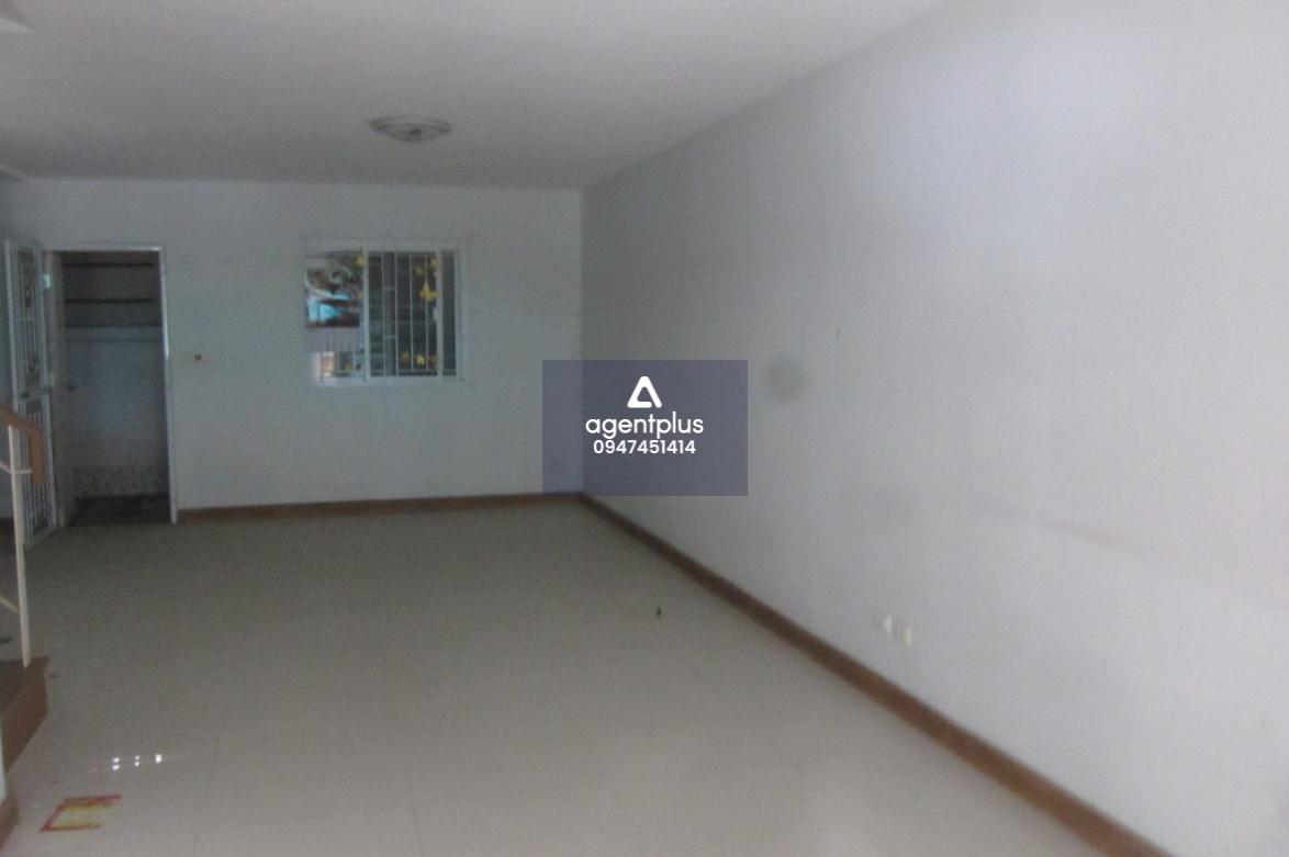 ขายทาวน์เฮ้าส์เปล่า 2 ชั้น หมู่บ้าน โครงการเอพลัสกรีนโฮม ถนนสะพานสี่ – นิคมอีสเทิร์น