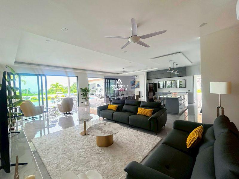 พูลวิลล่าสไตล์โมเดิร์นใหม่เอี่ยม พร้อมวิวทะเล – ทำเลเยี่ยม ใกล้สุขุมวิท