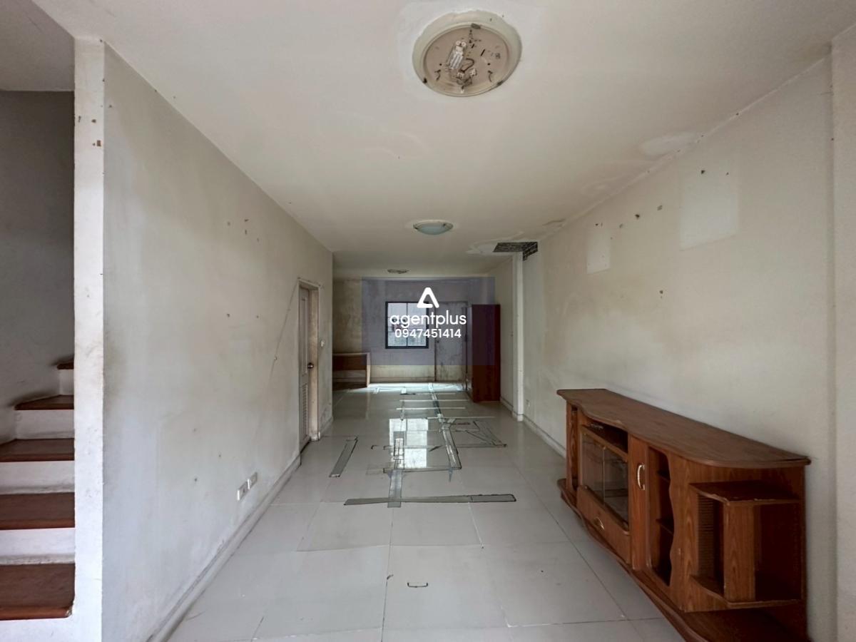 ทาวน์เฮ้าส์ 2 ชั้น การคมนาคมสะดวก ติดถนนเทพราช-ลาดกระบัง โครงการบาหลี บีช วิลล่า เมืองฉะเชิงเทรา