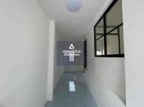 ขายบ้านเดี่ยว 2 ชั้น ทำเลดี ใกล้ถนนศรีราชา-หนองยายบู่ ถนนบายพาส ชลบุรี-พัทยา และถนนสุขุมวิท เดินทางเข้า-ออกสะดวก โครงการโฮมทาวน์