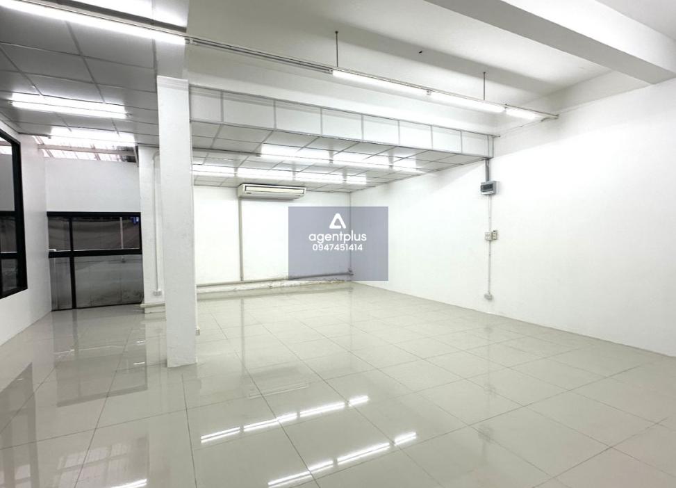 ให้เช่าพื้นที่เหมาะเป็นสำนักงาน/ร้านค้า 50 ตรม. ติดถ.วิภาวดีรังสิต