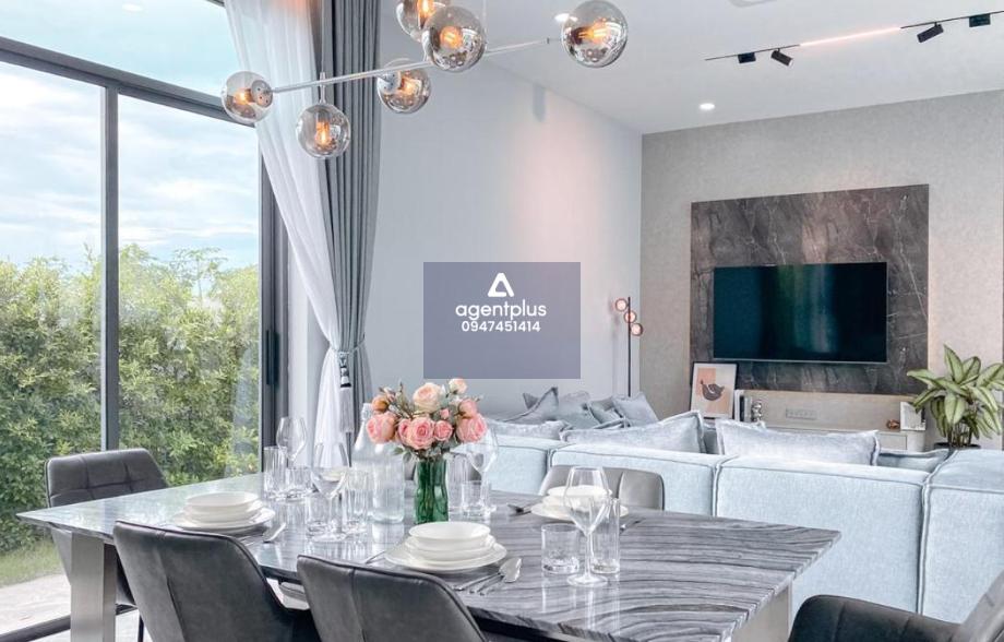 พูลวิลล่าหรู 4 ห้องนอน ที่ห้วยใหญ่ พัทยา พร้อมเฟอร์นิเจอร์ใหม่เอี่ยม ตกแต่งอย่างลงตัวสไตล์โมเดิร์น