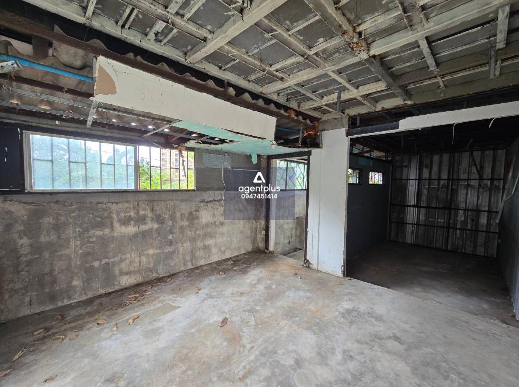 บ้านเดี่ยวชั้นเดียว แยกจากซอยเทพประสิทธิ์ 5 บริเวณโดยรอบเป็นแหล่งชุมชน การคมนาคมสะดวก สาธารณูปโภคพร้อม