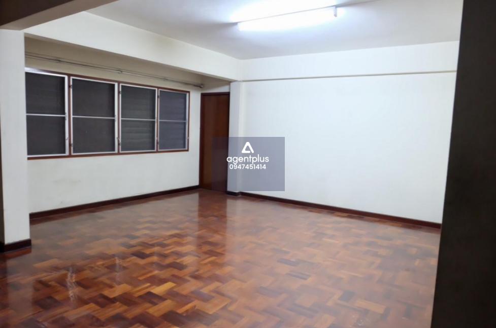 ปล่อยเช่าตึกขนาดใหญ่ 1,000 ตรม. ใจกลางเมือง ย่านอารีย์ ที่จอดรถ 8 คัน ตึกสูง5 ชั้น ปูพื้นไม้แท้ เหมาะสำหรับทำออฟฟิศ ใกล้รถไฟฟ้า BTS อารีย์-สะพานควาย