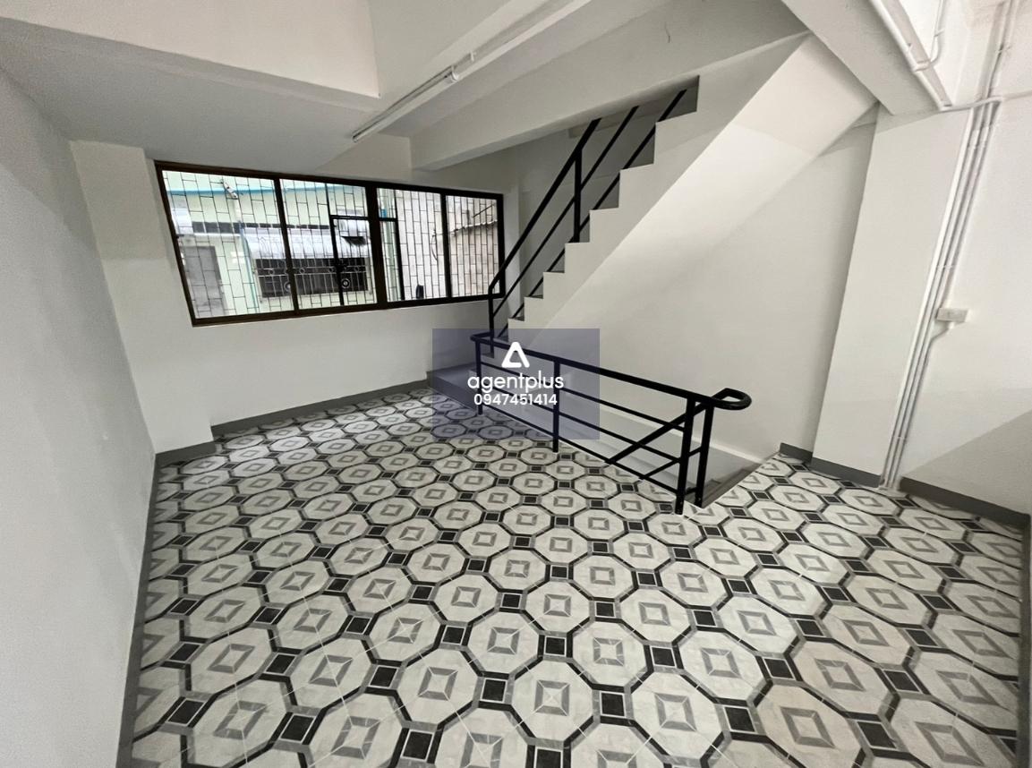 อาคารพาณิชย์ 4 ชั้น ทำเลเมืองพิษณุโลก — ปทุมทอง เหมาะสำหรับทำธุรกิจและอยู่อาศัย ทำเลดีใกล้แหล่งชุมชน