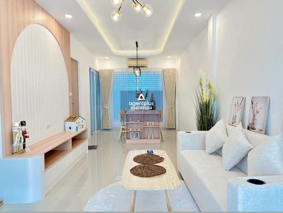 ขายทาวน์โฮม 2 ชั้นตกแต่งสไตล์มินิมอลล์  หมู่บ้านแสนสุขทาวน์ 1 เนินพลับหวาน พัทยา