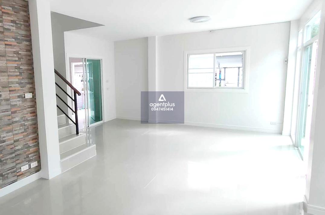 ขายบ้านเดี่ยว โครงการสุวรรรณรายามายน์ เชียงราย ปรับปรุงใหม่ บ้านเดี่ยว 2 ชั้น ทำเลดี อยู่ในโครงการหมู่บ้านจัดสรร ทำเลดี ห่างจากถนนเส้นหลัก ทล.1 ประมาณ 2 กม. เดินทางเขาออกสะดวก