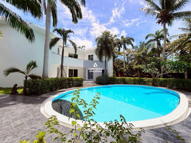 พูลวิลล่า 8 ห้องนอน พร้อมสวนขนาดใหญ่ ในทำเลหนองปลาไหล – คุ้มค่าที่สุด