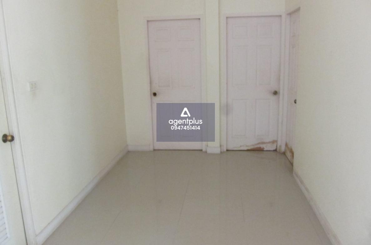 ขายบ้านเดียว โครงการปันสุข ถนนสายปลวกแดง – ห้วยปราบสะพานสี่ 3 ห้องนอน 2 ห้องน้ำ สามารถจอดรถได้ถึง 2 คัน ในราคา 2.6 ล้านบาท ใกล้สิ่งอำนวยความสะดวกมากมาย