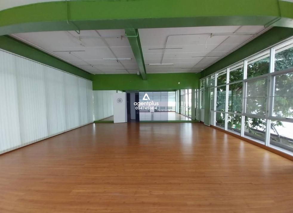 พื้นที่เช่า เหมาะสำหรับทำเป็น Studio โยคะ / ฟิตเนส ขนาดกลาง ฟรีค่าส่วนกลาง ตลอดสัญญเช่า ทำเลทองติดถนนนิมมานเหมินทร์ โครงการแคนทารี เทอเรส อาคาร 3 ชั้น