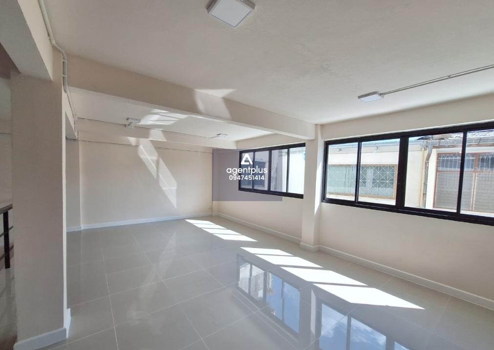 ขายอาคารพาณิชย์ 3 ชั้น พร้อมชั้นลอยและดาดฟ้า 2 คูหาติดกัน ทำเลดีในย่านชุมชน ซอยเพชรเกษม 48 ปรับปรุงใหม่ เดินทางสะดวก เข้า–ออกได้หลายเส้นทาง