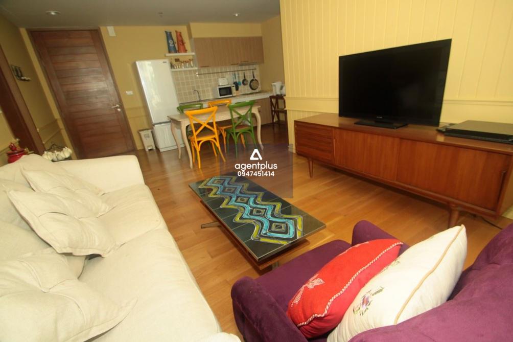 คอนโดแต่งโคโลเนียล สไตล์หรู พร้อมวิวสระว่ายน้ำ