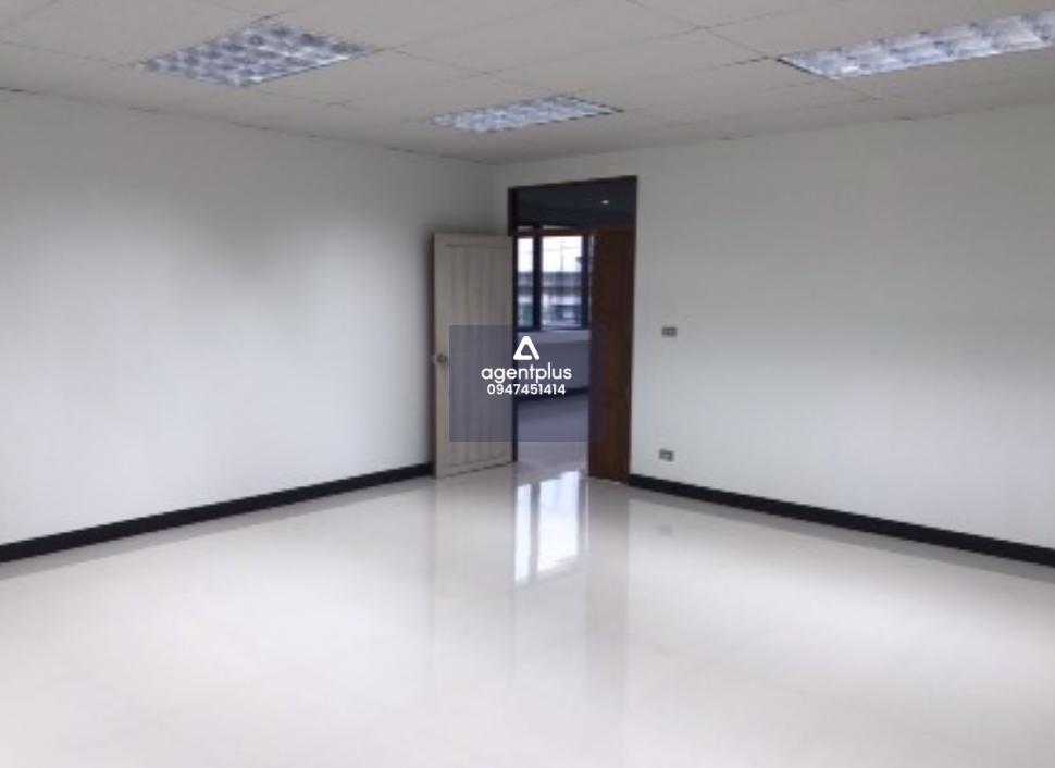 พื้นที่ให้เช่าทำสำนักงาน พร้อมย้ายเข้าได้เลย
