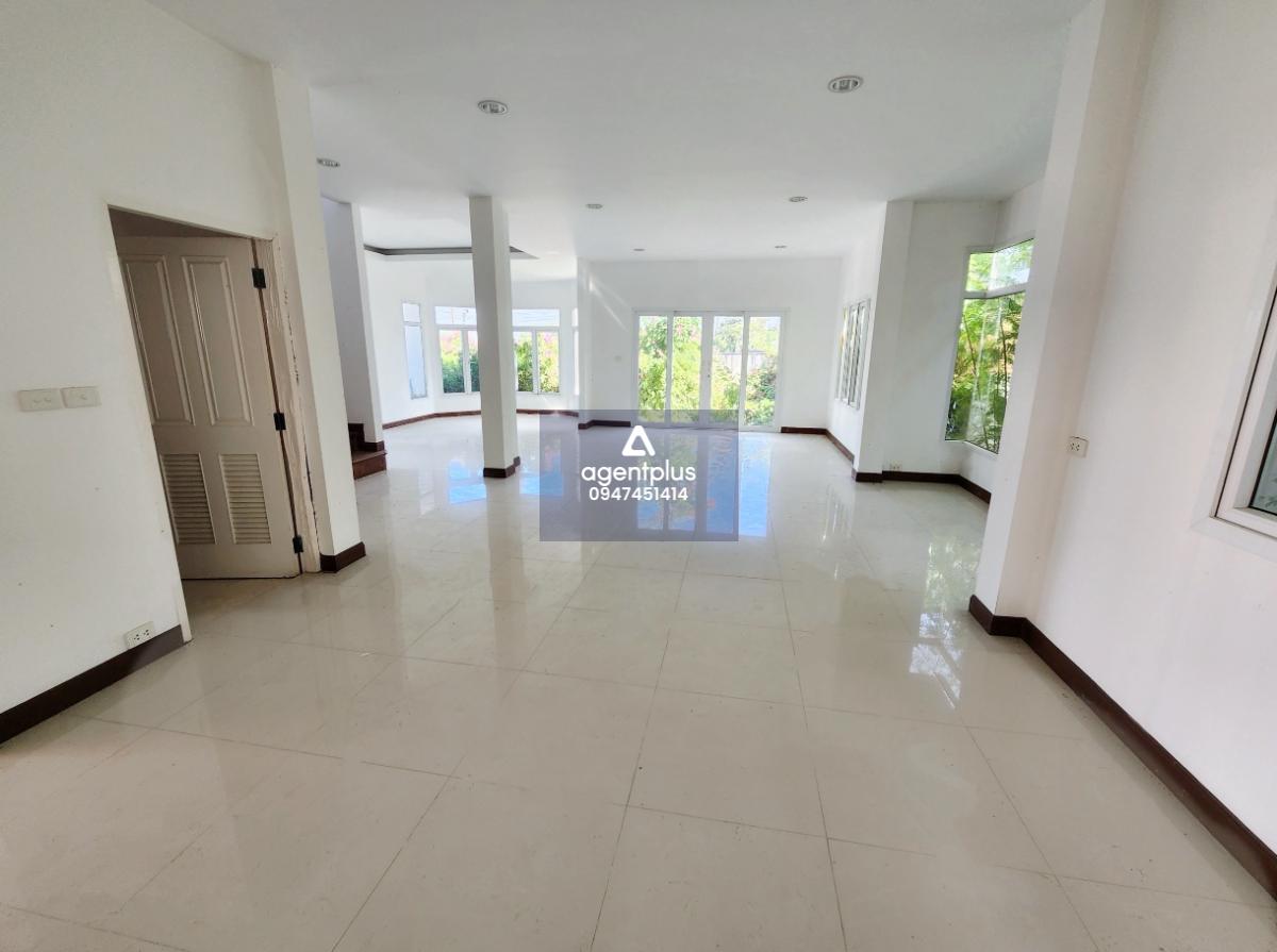 ขายบ้านเดี่ยว เดอวิลล์ ศรีนครินทร์ บ้านเดี่ยว 2 ชั้น ขนาดกะทัดรัด เหมาะสำหรับครอบครัวขนาดเล็ก