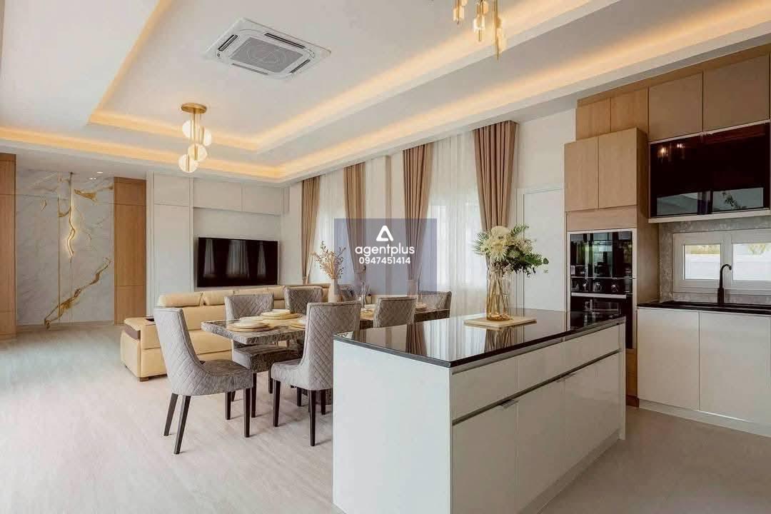 ขายบ้านพูลวิลล่าพิเศษ บิลท์อินทั้งหลัง พร้อมเข้าอยู่ทันที พัทยา