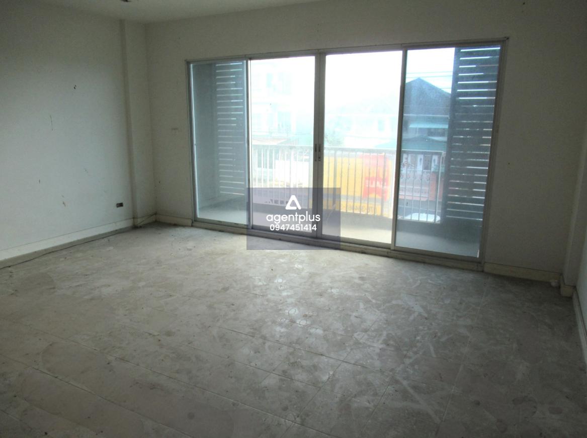 อาคารพาณิชย์ โครงการบีอเวนิว กู้กู โครงการตั้งอยู่บนทำเลดี ย่านชุมชน บนถนนรัษฎานุสรณ์ การเดินทางสะดวกสบายยิ่งขึ้น รายล้อมด้วยแหล่งท่องเที่ยวและสถานที่สิ่งอำนวยความสะดวก ระบบสาธารณูปโภคครบครัน