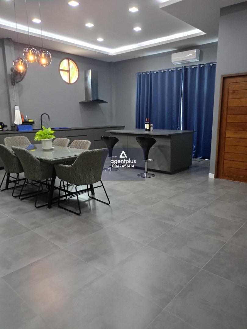 ขายบ้าน 2 หลัง มีฟิสเนสส่วนตัว บริเวณกว้างขวางมาก