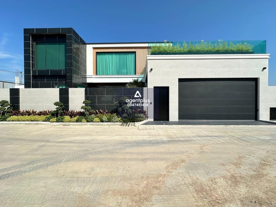 ขายบ้านพูลวิลล่าทำเลใจกลางเมืองพัทยา พร้อมสระว่ายน้ำส่วนตัวล้อมรอบด้วยสวนสีเขียว