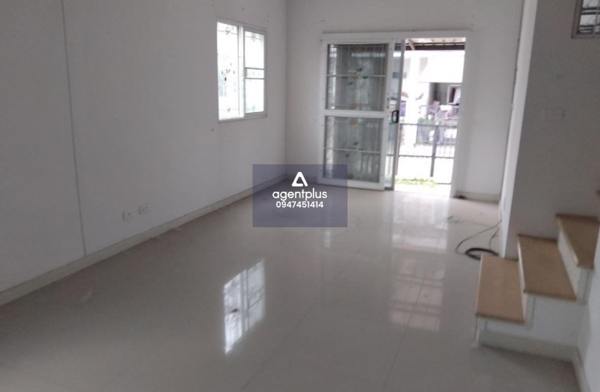 ขายด่วนบ้านทาวน์เฮ้าส์ โครงการพฤกษาวิลล์ รังสิต-คลองเปรมประชา ถนนวัดเสด็จ – ศูนย์ศิลปาชีพบางไทร 3 ห้องนอน 2 ห้องน้ำ มีที่สำหรับจอดรถ ราคา 2.6 ล้านบาท ใกล้สิ่งอำนวยความสะดวก