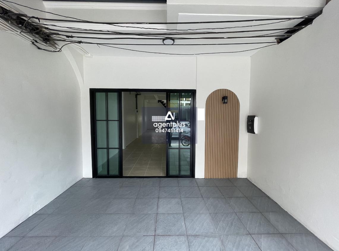 ขายอาคารพาณิชย์ 2 ชั้น ชลบุรี ทำเลดี เหมาะสำหรับอยู่อาศัยหรือทำธุรกิจขนาดเล็ก ใกล้แหล่งชุมชนและถนนหลัก เดินทางสะดวก