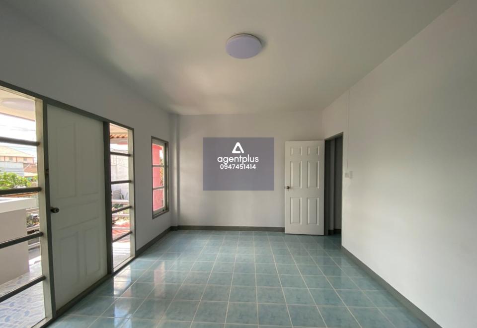 ทาวน์เฮ้าส์ 2 ชั้น ทำเลในแหล่งชุมชน สาธารณูปโภคพื้นฐานครบ การคมนาคมสะดวก สามารถเข้าออกได้หลายเส้นทาง