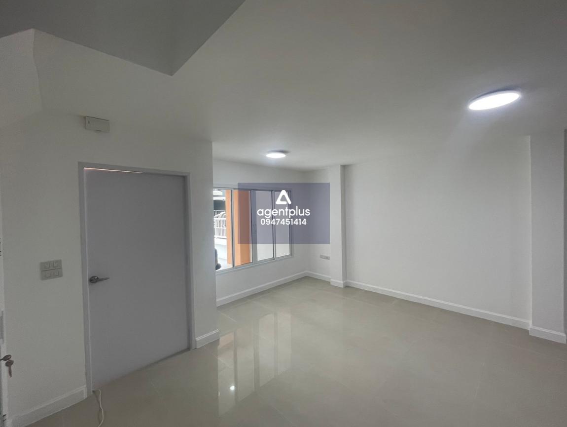 รีสอร์ทต้า วัชรพล – ทาวน์เฮ้าส์ 3 ชั้น ทำเลดี เดินทางสะดวก