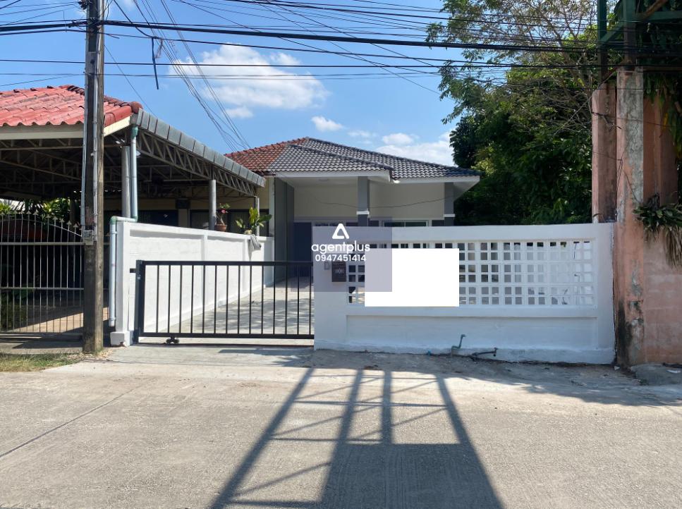 บ้านแฝดชั้นเดียว ราชพฤกษ์ 4 ปรับปรุงใหม่ จากถนน ทล.363 ตรงเข้าไปประมาณ 100 ม. สาธารณูปโภคครบครัน ใกล้แหล่งชุมชน