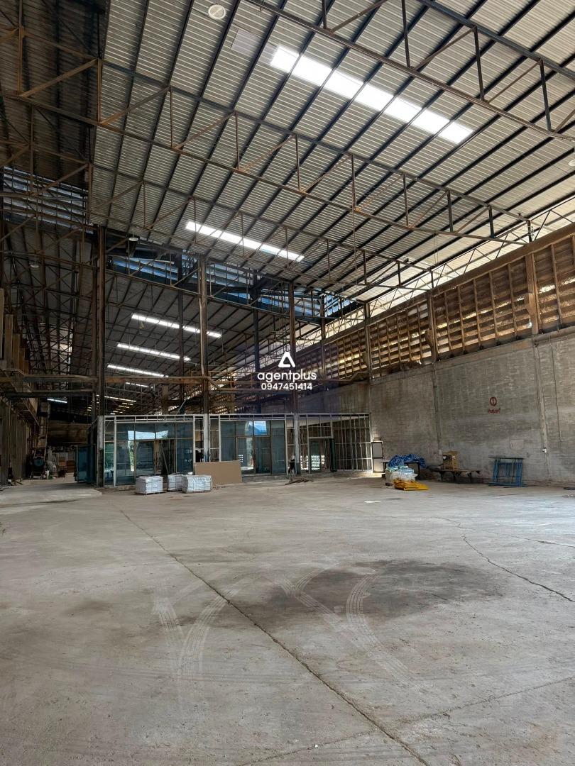 โกดังทำเลทองติดถนนใหญ่ให้เช่า ใกล้เซ็นทรัลเวสเกต นนทบุรี