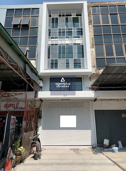 ขายอาคารพาณิชย์ 3.5 ชั้น ติดถนนลำลูกกา ห่างจากทางเข้าถนนเลียบคลองสาม ไปประมาณ 230 เมตร