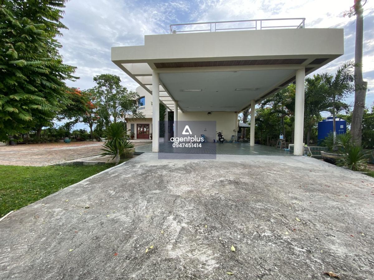 บ้านเดี่ยว 2 ชั้น โครงการเลคไซค์วิลล่า ฉะเชิงเทรา ทำเลดีโครงการใกล้ถนนใหญ่ เดินทางเข้า-ออกสะดวก อยู่ใกล้สิ่งอำนวยความสะดวก