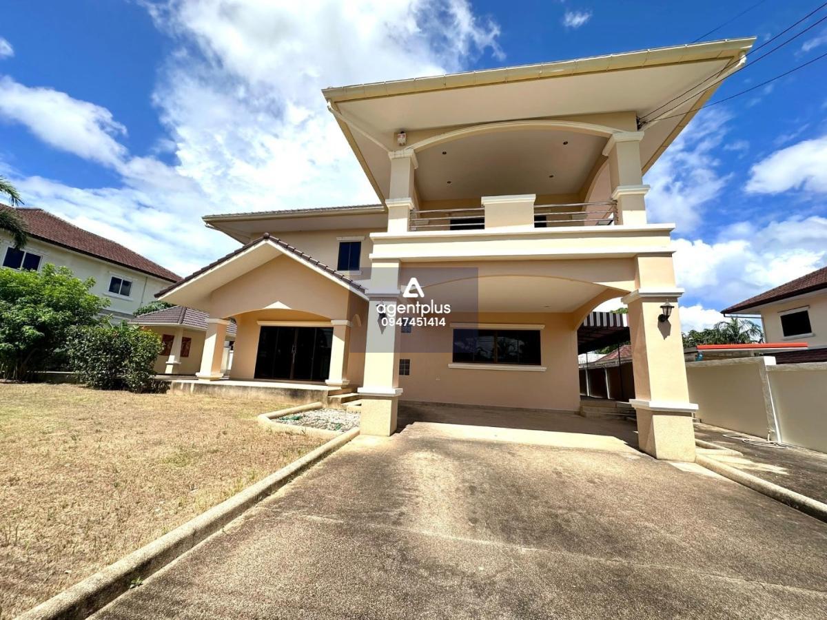 ขายบ้านพูลวิลล่า  2 ชั้น (เหมาะสำหรับนักลงทุนรีโนเวทขาย)