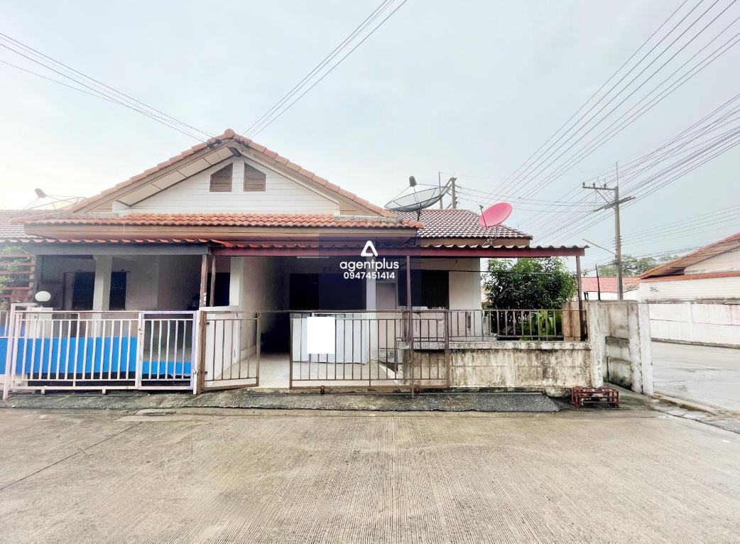 ทาวน์เฮ้าส์ชั้นเดียว จากถนนสายฉะเชิงเทรา-สัตหีบ(ทล.331) สี่แยกปากร่วม แยกเข้าถนนสายอ่าวอุดม-ปากร่วมประมาณ 1.2 กม สมาร์ทแลนด์วิลเลจ ศรีราชา