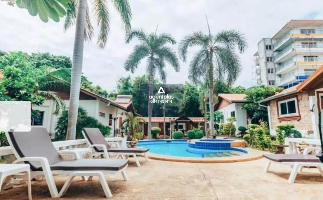 ขายที่ดินแปลงสวยในพระตำหนัก พร้อมบ้านพัก 5หลังและผู้เช่า ทำเลดีมาก ใกล้หาดสุดๆ