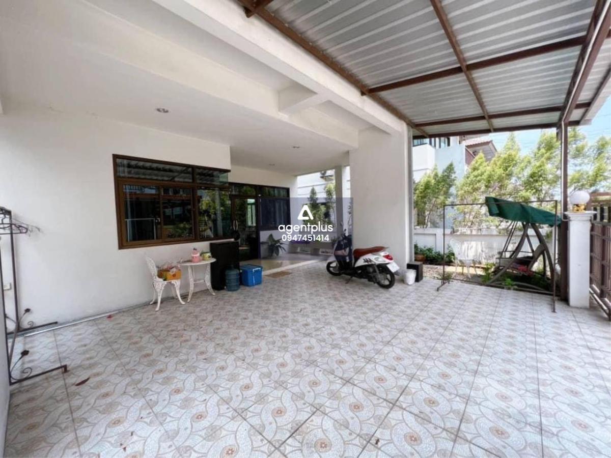 หมู่บ้านโกลเด้นทาวน์วังหิน  ศรีราชา