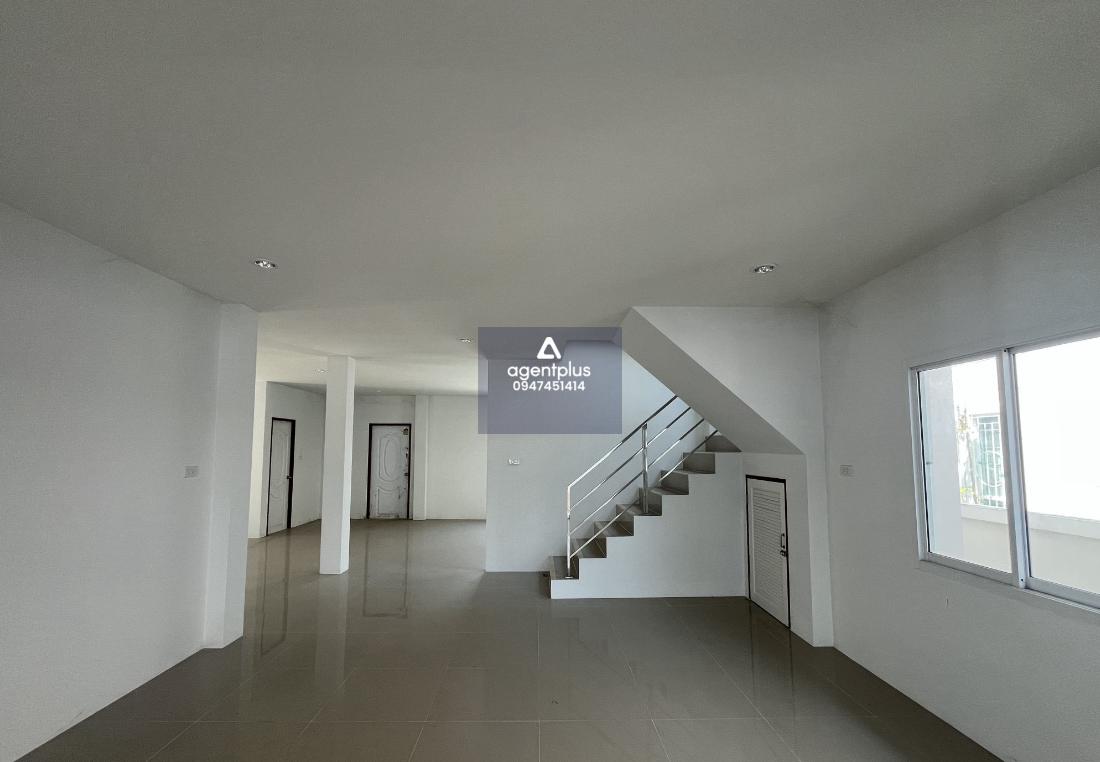 บ้านเดี่ยว โครงการปัถยะกร ราชบุรี ปรับปรุงใหม่ บ้านเดี่ยว 2 ชั้น ทำเลดีในแหล่งชุมชน ห่างจากถนนราชบุรี-ผาปกประมาณ 150 เมตร เดินทางเข้า-ออกสะดวก