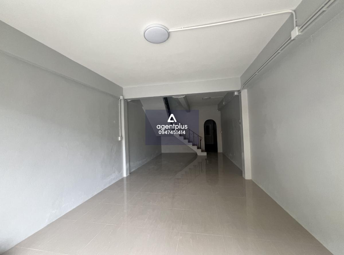 ขายอาคารพาณิชย์ 2 ชั้น ทำเลเมืองตรัง เหมาะสำหรับอยู่อาศัย เปิดร้าน หรือทำโฮมออฟฟิศ ทำเลดี เดินทางสะดวก