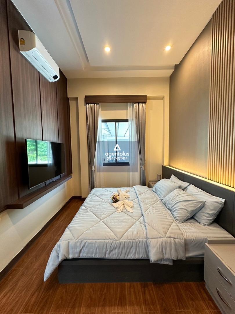 บ้านลักซูรี่ สไตล์โมเดิร์น The luxury house with a modern style  บ้านพร้อมอยู่พร้อมโอน บ้านสวยในโครงการ Reservoir town ( Baan mae 7 ) ทุ่งกลม ตาลหมัน พัทยา
