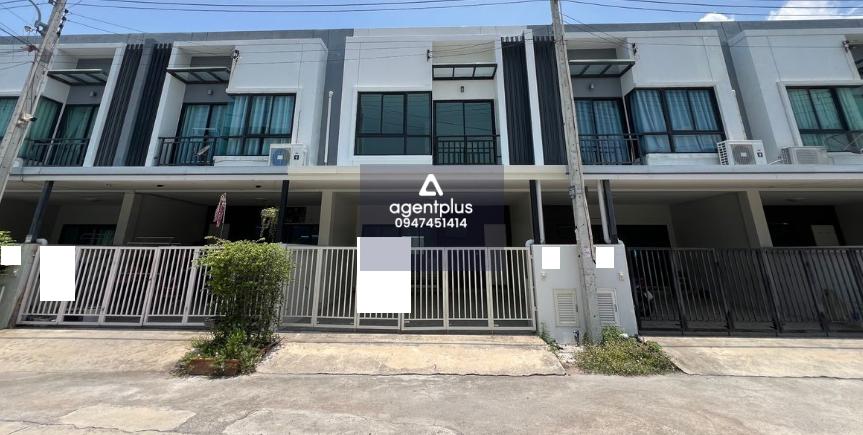 ขาย ทาวน์เฮ้าส์ ลา ปาตีย์ บ้านสวน การเดินทางสะดวก ใกล้มอเตอร์เวย์