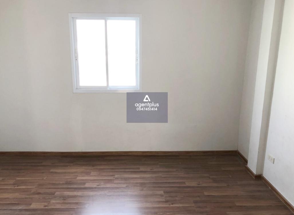 ทาวน์เฮ้าส์ 2 ชั้น การคมนาคมสะดวก สาธารณูปโภคครบครัน ใกล้แหล่งชุมชน ถนนสายชลบุรี-บ้านบึง (ทล.344) แยกเข้าถนนมิตรภาพ ประมาณ 4.75 กม. โครงการเพชรธารา