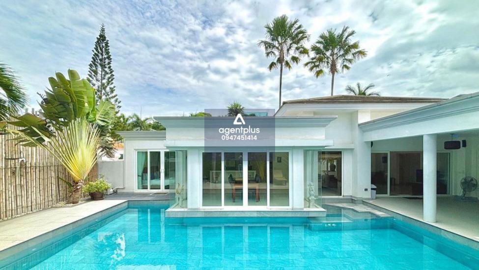 ขาย บ้าน 4 ห้องนอน ที่ Siam Royal View มีห้องให้พักผ่อนมากมาย เพลิดเพลินกับวิวสระว่ายน้ำที่สวยงาม สวนหย่อมขนาดใหญ่ และสิ่งอำนวยความสะดวกทันสมัยทั้งหมด