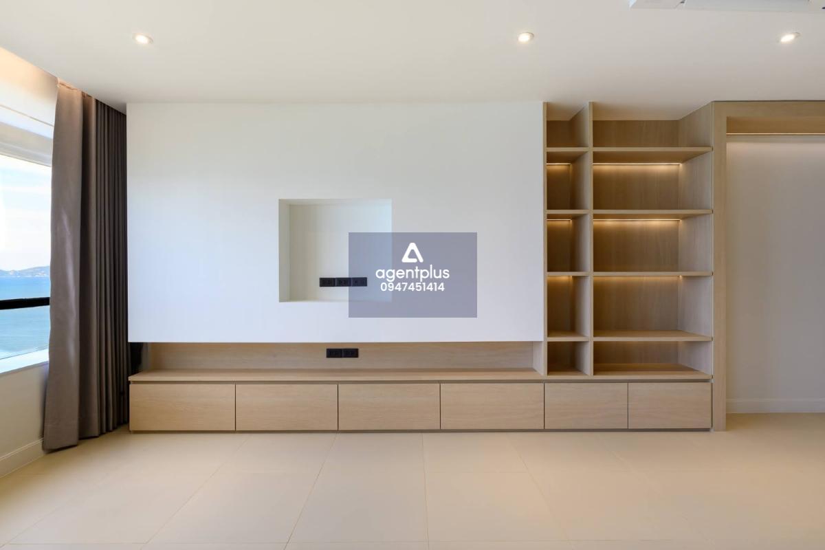 ขายคอนโดติดหาดจอมเทียน Beachfront Condominium – Jomtien Beach