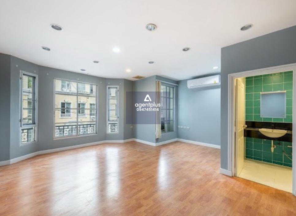 ขายโฮมออฟฟิศ 4ชั้น พร้อมผู้เช่า เดือนละ 35,000 yield 5.8% ค่าส่วนกลาง 18,000 เดอะปารีส รัชวิภา